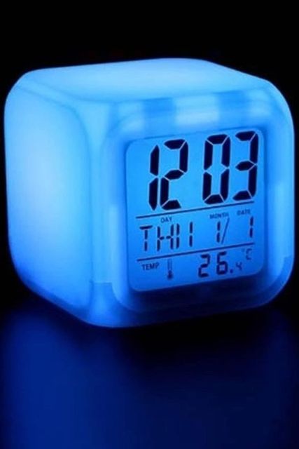 1001Hediye 57855210123806680184975 7 Renk Değiştiren Gece Lambası Masa Saati Alarm Termometre Özellikli Yeni Nesil Akıllı Masa Saati Diğer