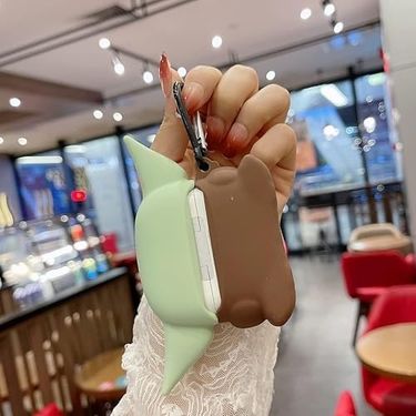 4moms 131617780 Airpods Pro 2. Nesil Uyumlu Figürlü Darbe Emici Silikon Kulaklık Kılıfı Baby Yoda