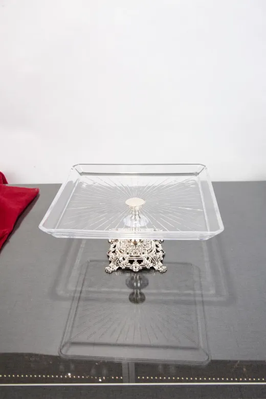 ARGKRİSTAL 100064 Madlen Kare Servis Ve Sunum Tabaği Gümüş Detayli Metal Ayakli 24X24X14