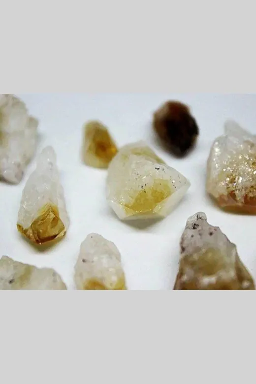 ART LİFE DOĞALTAŞ Natural Stones ART LİFE DOĞALTAŞ Natural Stones 300286 Sitrin Taşı Ham Amorf Küçük Parçalar 2-4 Gram