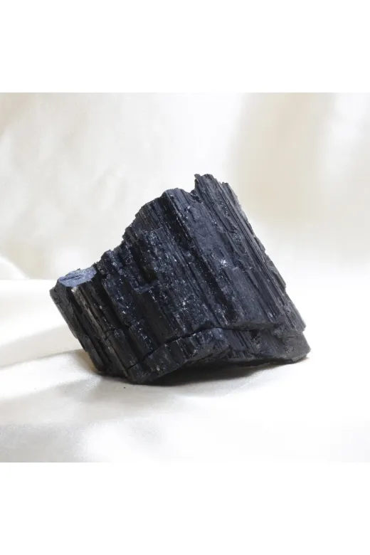 ART LİFE DOĞALTAŞ Natural Stones ART LİFE DOĞALTAŞ Natural Stones 300289 Siyah Turmalin Taşı Işlenmemiş Kaya Parçası 400 Gr