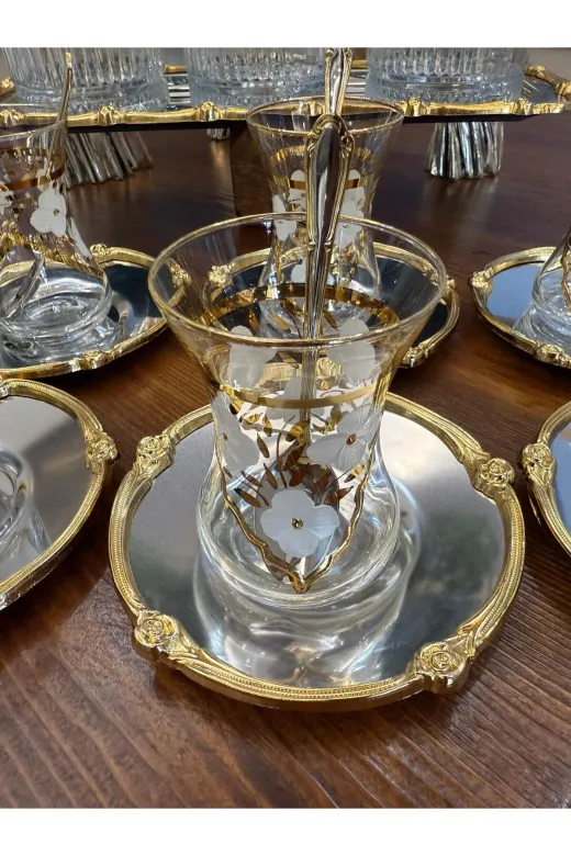 atabey home collection Güllü Altın 6'lı Metal 6'li Çay Tabaği & Döküm Gül Çerçeveli Gümüş-Gold 5.5 Cm İç Bardak Çapi - 12 Cm Genel Çap