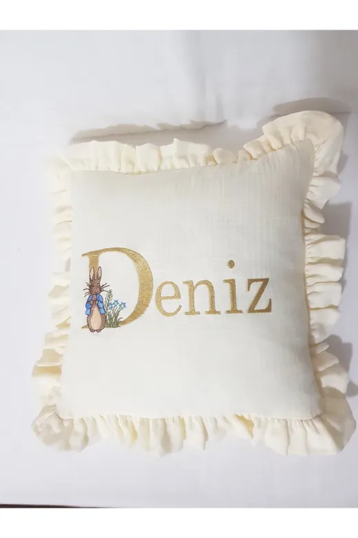 Baby Clime 1MÜS-1KIR-4040-M-1 İsimli Mavi Tavşan Nakışlı Organik Müslin Kırlent Kılıfı Ve İç Yastık Dahil - Sünnet Yastığı