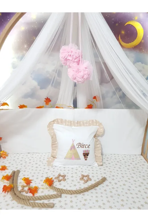Baby Clime 5.KIRLENT Fırfırlı Kırlent Bebek İsimli 40X40 Cm Nakışlı Takı Yastığı İçi Dolgulu K2