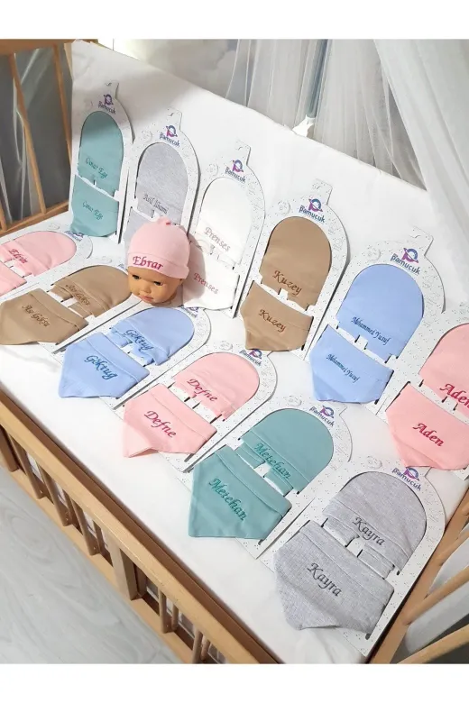 Baby Clime BABC-İSİM3LÜBERE Nakışlı Bebek Beresi İsimli Kahverengi Yenidoğan Seti (Eldiven Ve Salya Önlüğü)