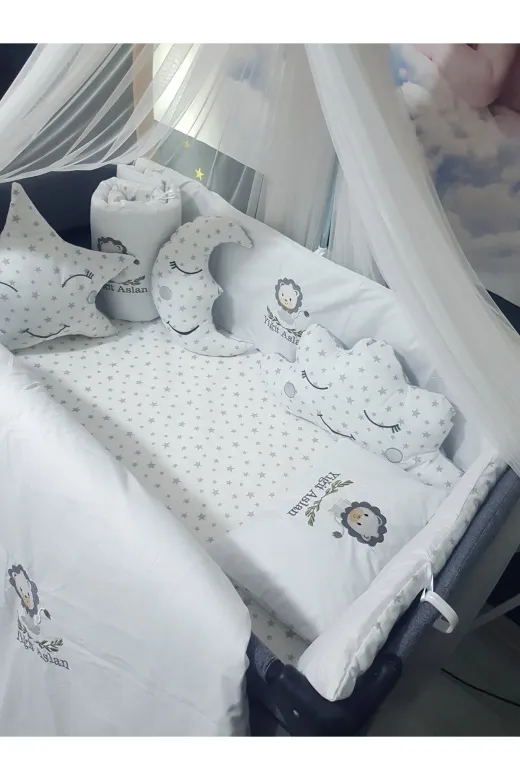 Baby Clime USN-70110-LCİB-3. 70X110 Nakışlı Isimli Bebek Uyku Seti 18 Parça - Lüks Cibinlik Ve Aparat - Aslan