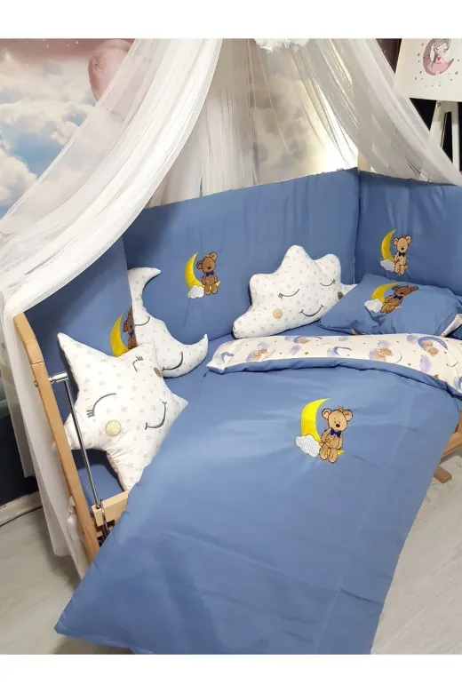 Baby Clime USN-70130-LCİB-1. 70X130 Nakışlı Bebek Uyku Seti Isimli - Lüks Cibinlik Ve Aparat - Ayda Oturan Ayıcık Motifli