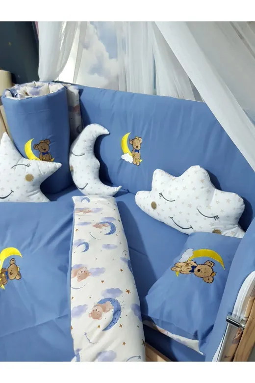 Baby Clime USN-70130-LCİB-1. 70X130 Nakışlı Bebek Uyku Seti Isimli - Lüks Cibinlik Ve Aparat - Ayda Oturan Ayıcık Motifli