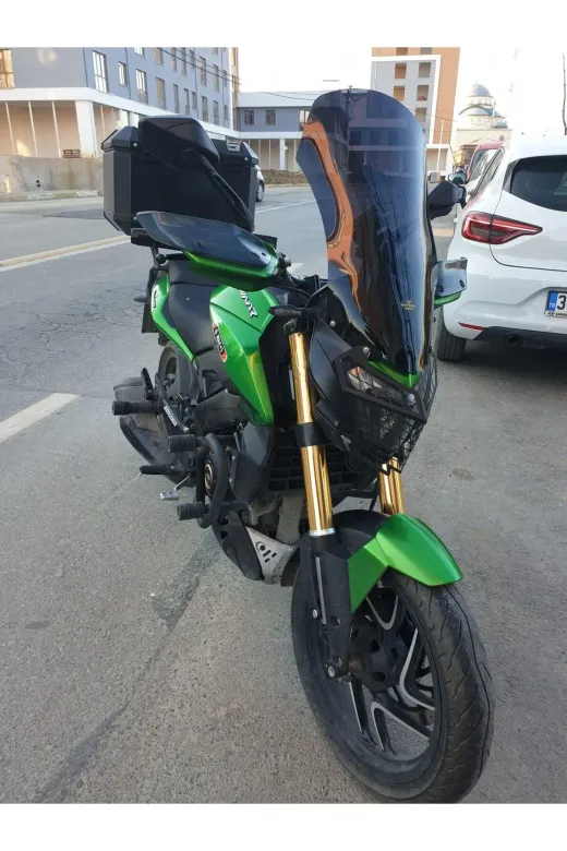 Bajaj Dominar 400 Ön Cam 2017-2026 Model 58cm Siyah Renkli 4mm
