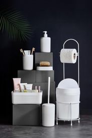 Bezos 3ODYyMTg2Njg3Ng-BLNC 7 Parça Beyaz Banyo Seti Metal Stantlı Kovalı Wc Kağıtlık Kozmetik Kutusu Diş Fırçalık Ve Sabunlukla Açık Gri