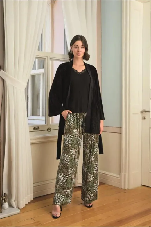 Çiçek Yaprak ve Etnik Desenli Dantelli 3’lü Pijama Takımı