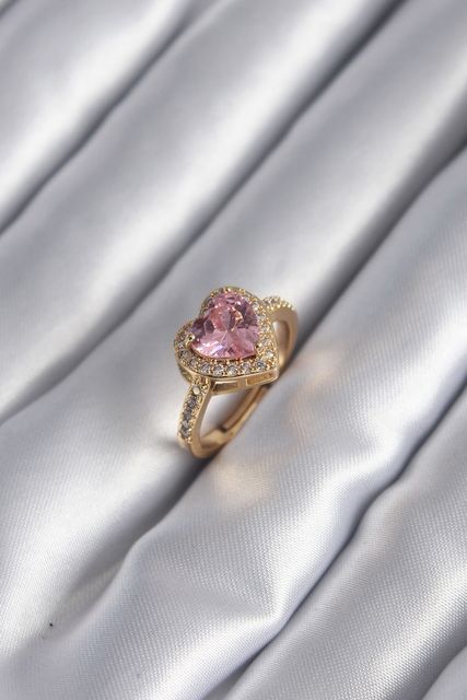 Clariss BYK2951-BLNC Pirinç Pembe Zirkon Taşlı Charm Kalp Model Kadın Yüzük Gold Renk Çok Renkli