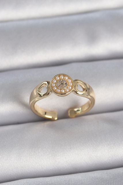 Clariss BYK3358-BLNC Pirinç Gold Renk Zirkon Taşlı İncili Kalp İşleme Detay Ayarlanabilir Kadın Yüzük Çok Renkli