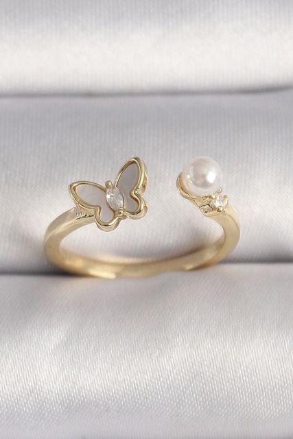 Clariss BYK3523-BLNC Pirinç Gold Renk Zirkon Taş Detaylı Beyaz Mineli Kelebek Model İnci Detay Ayarlanabilir Yüzük Çok Renkli
