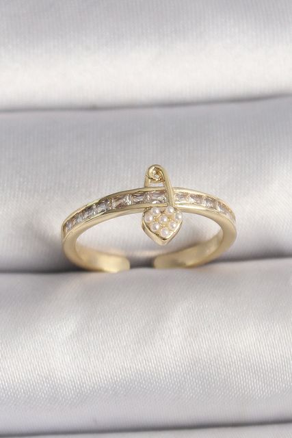Clariss BYK3537-BLNC Pirinç Gold Renk Zirkon Taşlı İnci Detay Kilit Kalp Figür Ayarlanabilir Yüzük Çok Renkli