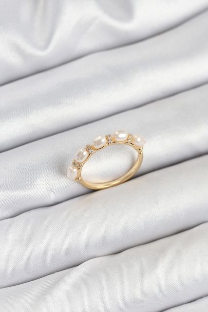 Clariss BYK3844-BLNC Pirinç Gold Renk Sıralı İncili Kadın Yüzük Çok Renkli