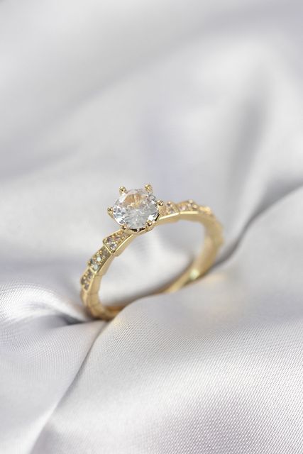 Clariss BYK4088-BLNC Gold Renk Zirkon Taşlı Tek Taş Model Kadın Yüzük Çok Renkli