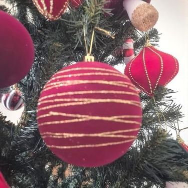 Diğer 128858841 Yılbaşı Topu 10 Cm Kadife Çizgili Altın Simli Çam Ağacı Süsü 3Lü Bordo Ast7449