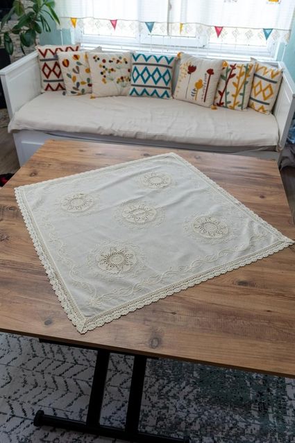Diğer 57858324441609699283959 Kare Masa Örtüsü Acı Kahverengi 01 X 01