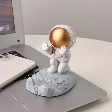 Diğer 57858324450566499283959 Astronot Telefon Standı Telefon Tutucu Tablet Standı Ergonomik Ve İşinizi Kolaylaştırır Kibar Ve Şık Görünümü İle Tahmininizden Çok İş Yapar Dekoratif Yapısı İle Hoş Bir Görüntü Sunar Gold Kafa Acı Kahverengi