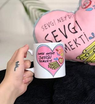 Diğer 57858324452201599283959 Sevgi Yemekti Tasarımlı Kupa Açık Altın