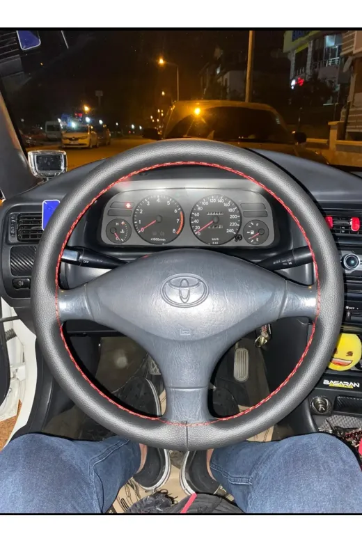 DİKİŞLİ DİREKSİYON KILIFI DAMARLI DERİ KIRMIZI DİKİŞLİ TOYOTA COROLLA 98 KASA İÇİN