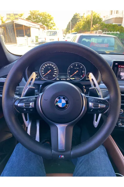 DİKİŞLİ DİREKSİYON KILIFI DAMARLI SİYAH DERİ SİYAH DİKİŞLİ BMW X6 İÇİN