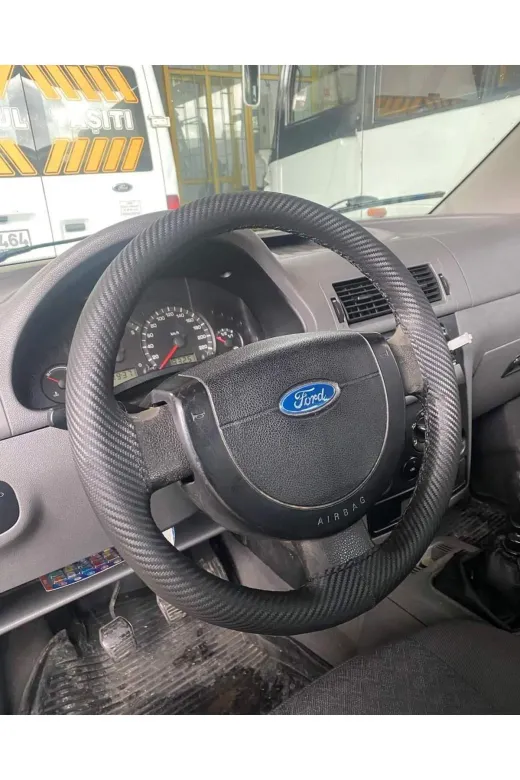 DİKİŞLİ DİREKSİYON KILIFI KARBON DERİ SİYAH DİKİŞLİ FORD CONNECT İÇİN