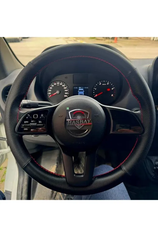 DİKİŞLİ DİREKSİYON KILIFI MİNİKARE KARBON / NOKTALI DERİ KIRMIZI DİKİŞLİ MERCEDES SPRİNTER İÇİN