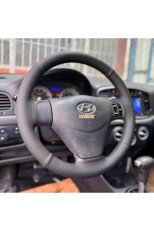 DİKİŞLİ DİREKSİYON KILIFI NOKTA / SİYAH DERİ SİYAH DİKİŞLİ HYUNDAİ ACCENT ERA İÇİN