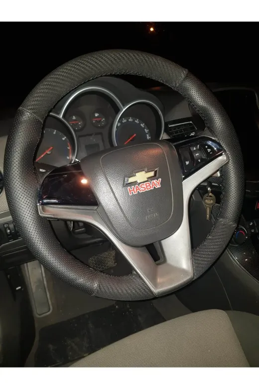 DİKİŞLİ DİREKSİYON KILIFI NOKTALI / KARBON DERİ SİYAH DİKİŞLİ CHEVROLET CRUZE İÇİN