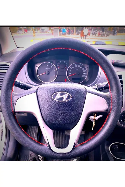 DİKİŞLİ DİREKSİYON KILIFI SİYAH DERİ KIRMIZI DİKİŞLİ HYUNDAİ İ20 İÇİN