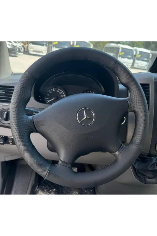 DİKİŞLİ DİREKSİYON KILIFI SİYAH DERİ NOKTALI DERİ SİYAH DİKİŞLİ MERCEDES SPRİNTER (FOTODAKİ)