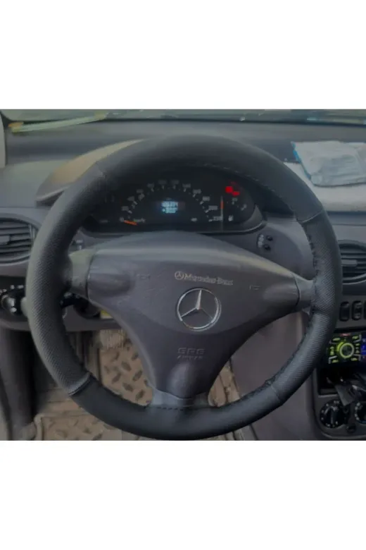 DİKİŞLİ DİREKSİYON KILIFI SİYAH DERİ NOKTALI DERİ SİYAH DİKİŞLİ MERCEDES A140 İÇİN