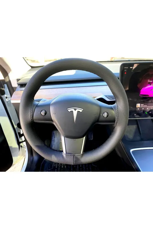 DİKİŞLİ DİREKSİYON KILIFI SİYAH DERİ SİYAH DİKİŞLİ TESLA İÇİN