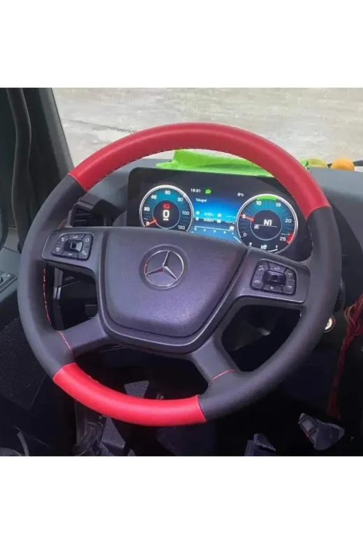 DİKİŞLİ DİREKSİYON KILIFI SİYAH / KIRMIZI DERİ KIRMIZI Dİ. MERCEDES TIR KAMYON FOTODAKİ DİREKSİYONA