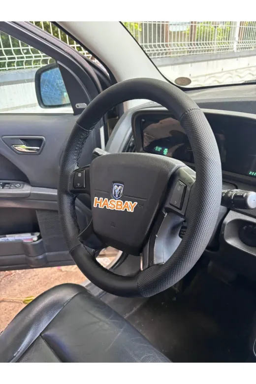 DİKİŞLİ DİREKSİYON KILIFI SİYAH / NOKTALI DERİ SİYAH DİKİŞLİ DODGE JOURNEY İÇİN