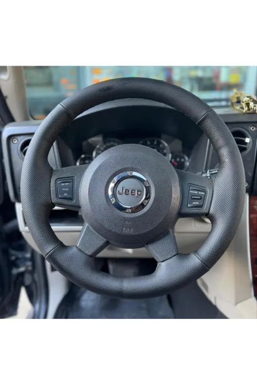 DİKİŞLİ DİREKSİYON KILIFI SİYAH / NOKTALI DERİ SİYAH DİKİŞLİ JEEP FOTODAKİ DİREKSİYON İÇİN