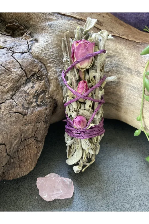 Doğaltaş ADA2 Pembe Kuvars Ve Güllü Adaçayi Demeti, Enerji Temizleme, Meditasyon, Sevgi Ritüel