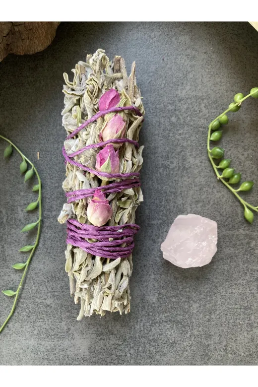 Doğaltaş ADA2 Pembe Kuvars Ve Güllü Adaçayi Demeti, Enerji Temizleme, Meditasyon, Sevgi Ritüel
