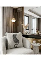 Ekru-Gri Renk Aslan Desenli Kadife Kumaş Kırlent Kılıfı 45x45