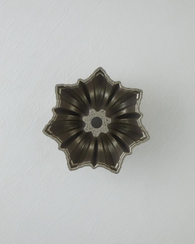English Home 6078798 Patisserie Clara Premium Döküm Yuvarlak Kek Kalıbı 24,5 Cm Şampanya