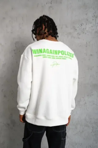 Erkek Oversize Sweatshirt – Beyaz Renk Ön Ve Sırt Baskılı, Üç İplik İçi Pamuklu Kumaş, Rahat Kalıp, Ribanalı Kışlık Sweat Winagain Polizei Serisi -