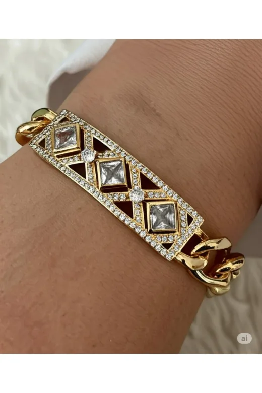 FAMEMUS ACCESSORY 0040798 Sevgililer Ve Özel Günler Için Zarif Taş Detaylı Gold Renk Bileklik