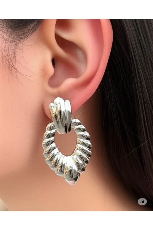 FAMEMUS ACCESSORY 0040913 Dalga Dokulu Gümüş Damla Çelik Küpe
