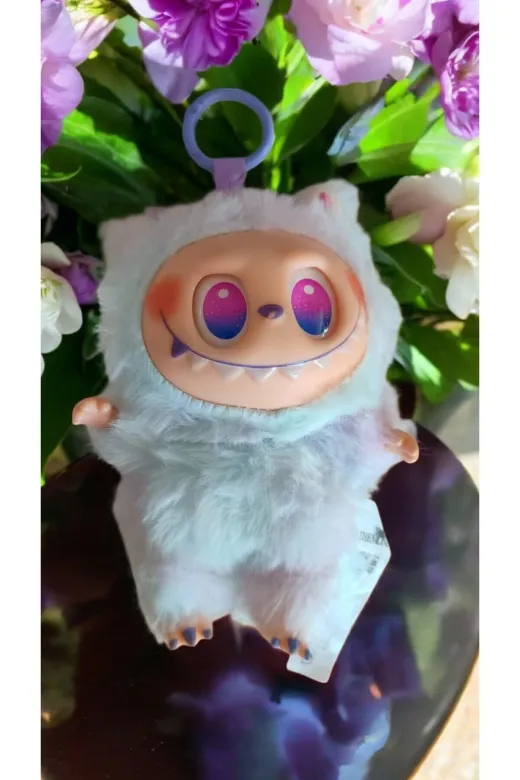 FAMEMUS ACCESSORY 0040961 Labubu Peluş Oyuncak Ve Anahtarlık 17 Cm (Görseldeki Ürün Birebir Gelmektedir.)