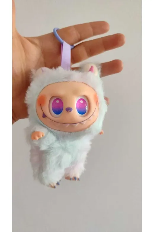 FAMEMUS ACCESSORY 0040961 Labubu Peluş Oyuncak Ve Anahtarlık 17 Cm (Görseldeki Ürün Birebir Gelmektedir.)