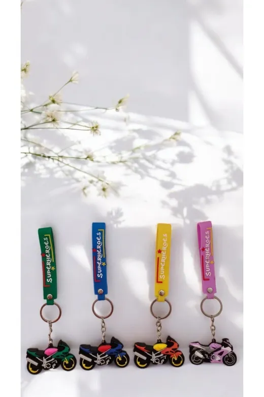 FAMEMUS ACCESSORY 0081841 4 Lü Superheroes Temalı Renkli Motosiklet Anahtarlık Hediyelik Çanta Araba Aksesuar