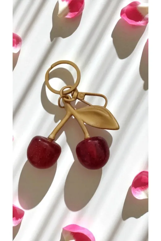 FAMEMUS ACCESSORY 0090170 Kiraz Şeklinde Anahtarlık – Renkli Ve Şık Tasarım ( 1 Adet)