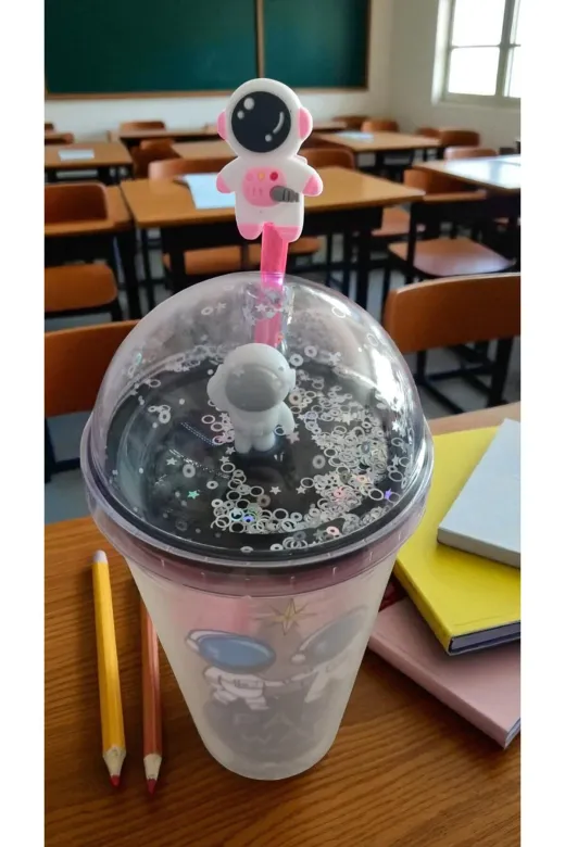 FAMEMUS ACCESSORY 1000101 Astronot Karakterli Pipetli Işikisiz Matara